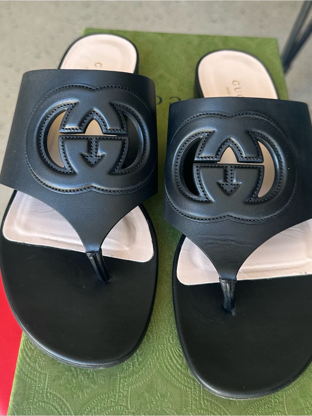 Gucci Black Leather Thong Sandals with Pale Pink Footbed